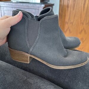 Kensie Textured Black Ankle Booties